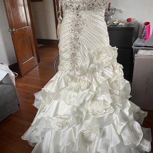 A brand new wedding gown by YSA MAKINO in size 8-10 made of silk.